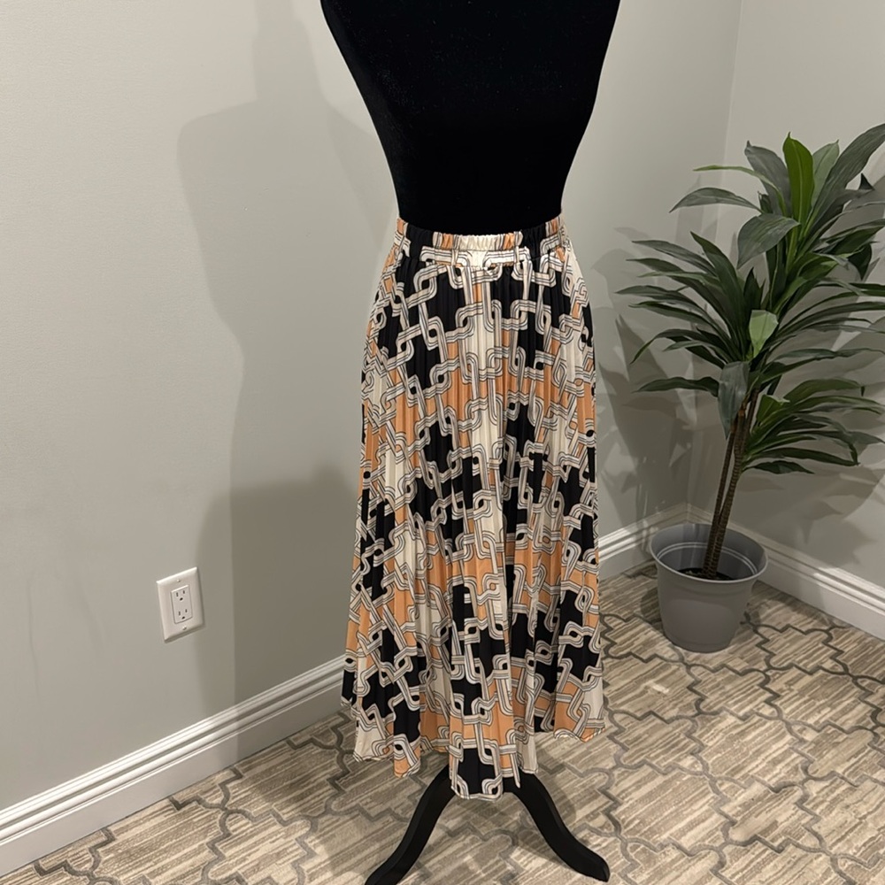Pleated maxi skirt